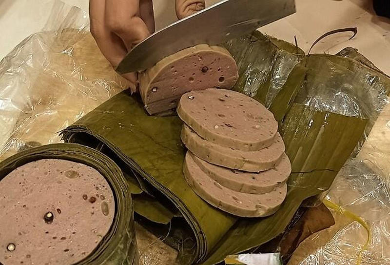 Khoanh chả b&ograve; đ&agrave; nẵng được th&aacute;i l&aacute;t bắt mắt tại cửa h&agrave;ng T&acirc;m Liễu 